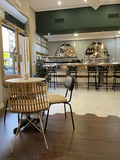Cozy chic café