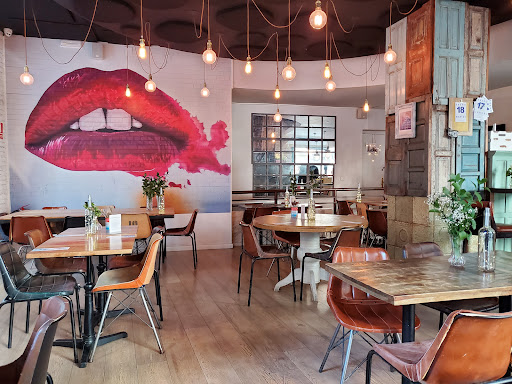 La Clandestina Bistro & Cafe