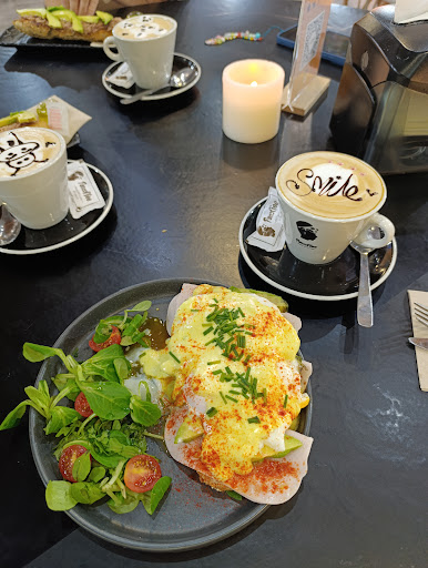 Lucky Coffee & Brunch
