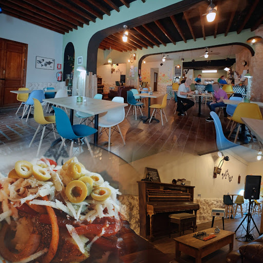 Ezra's Cafeteria