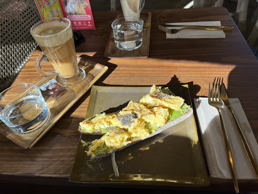 Moura - Coffee & Kitchen