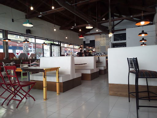 Cafeteria Living